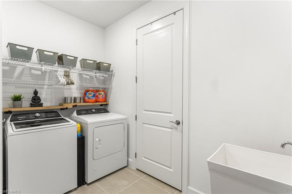 10518 Ventana Ct, Naples, FL 34120-24