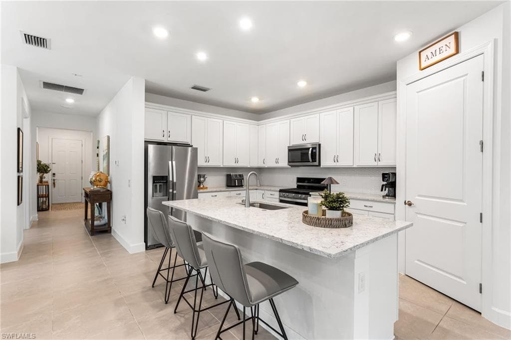 10518 Ventana Ct, Naples, FL 34120-5