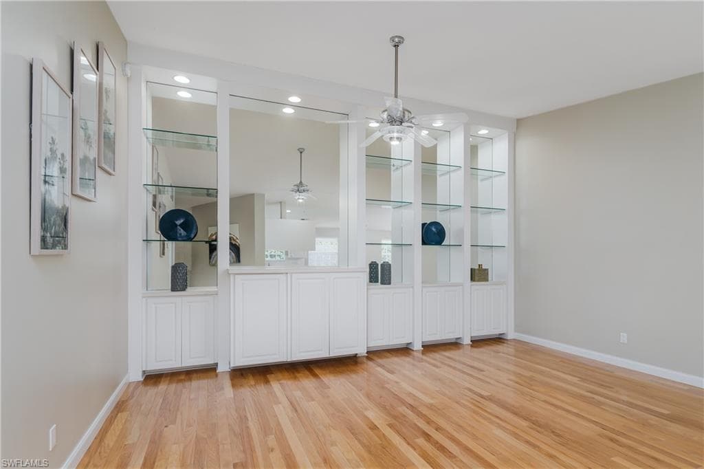 4949 Kingston Way, Naples, FL 34119-20