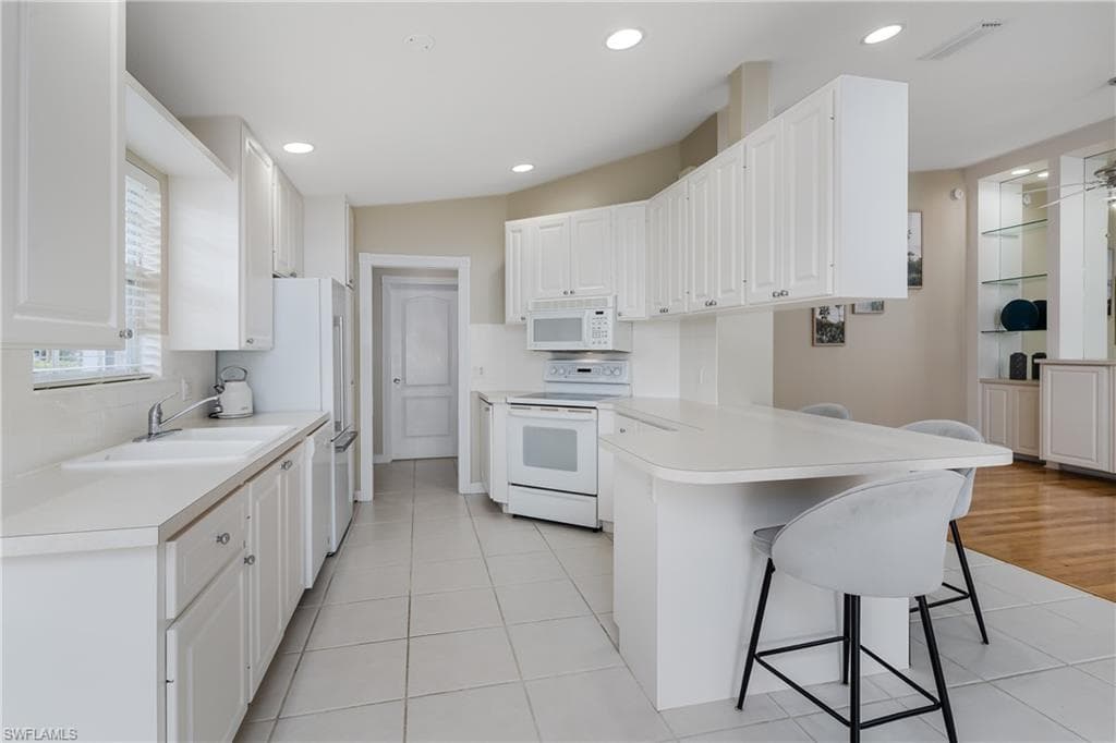 4949 Kingston Way, Naples, FL 34119-24