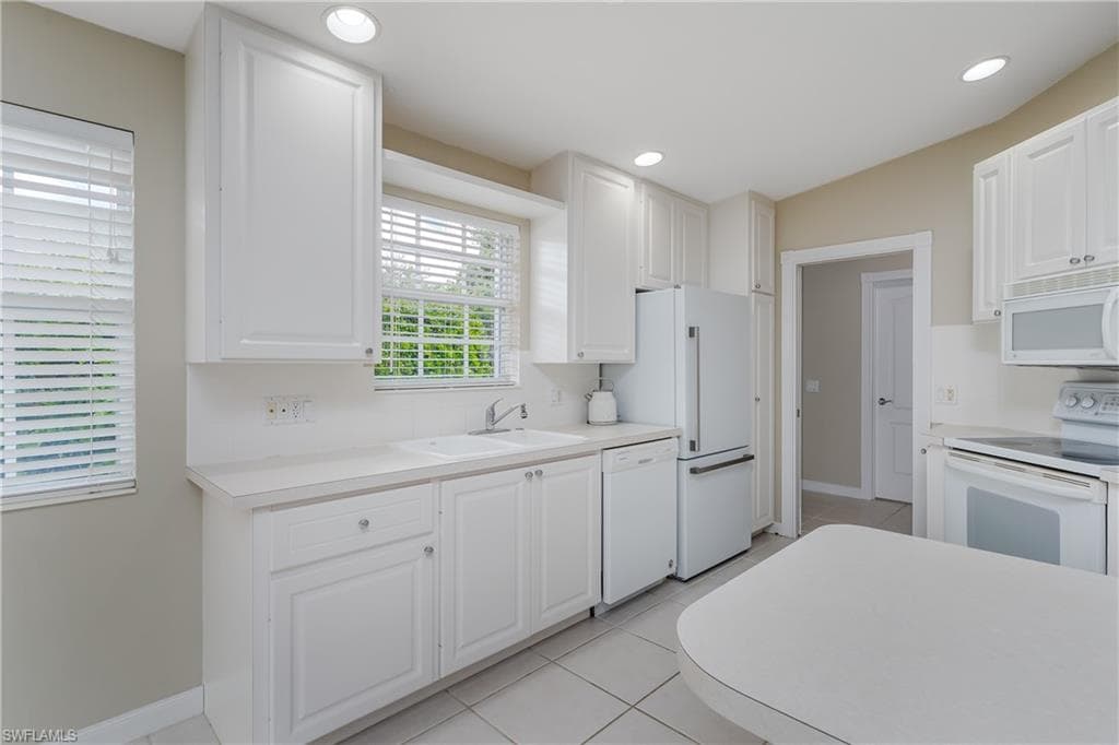 4949 Kingston Way, Naples, FL 34119-25