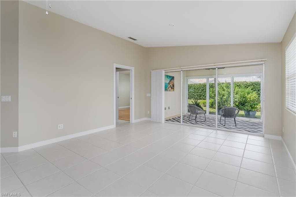 4949 Kingston Way, Naples, FL 34119-27