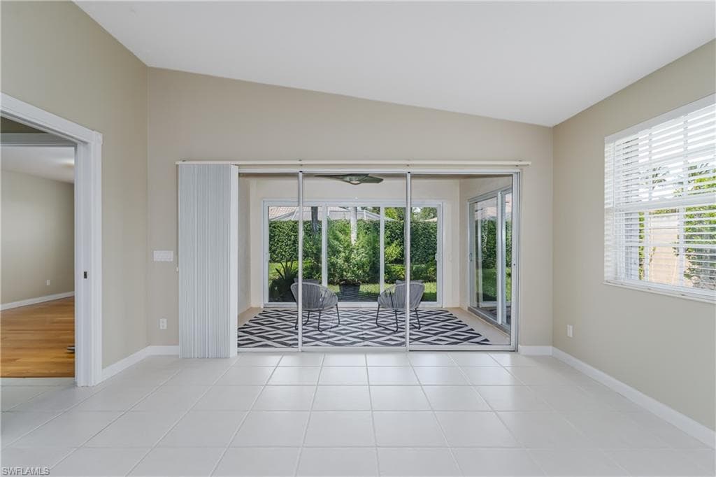 4949 Kingston Way, Naples, FL 34119-28