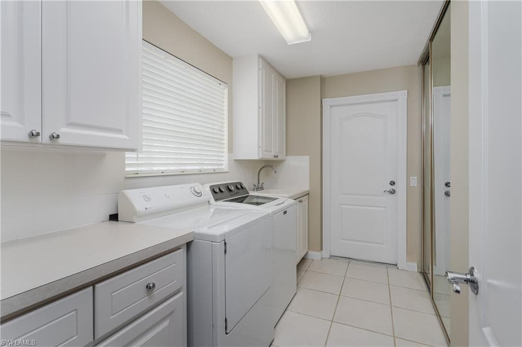 4949 Kingston Way, Naples, FL 34119-31