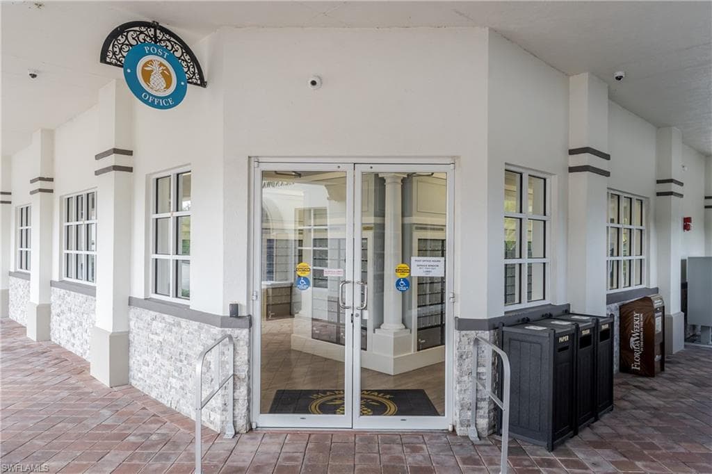 4949 Kingston Way, Naples, FL 34119-35