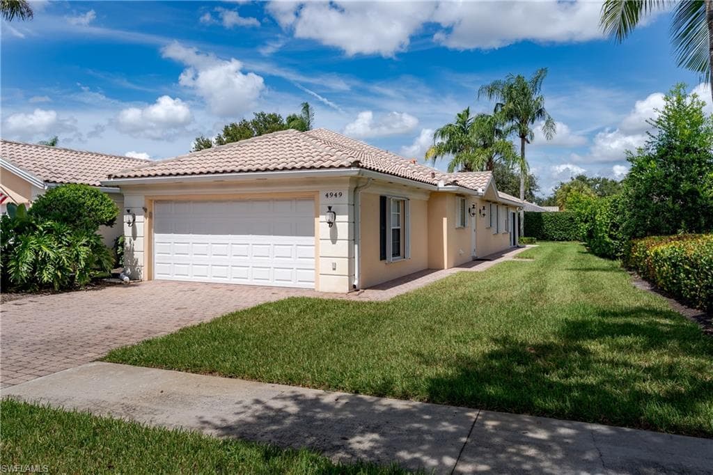 4949 Kingston Way, Naples, FL 34119-2