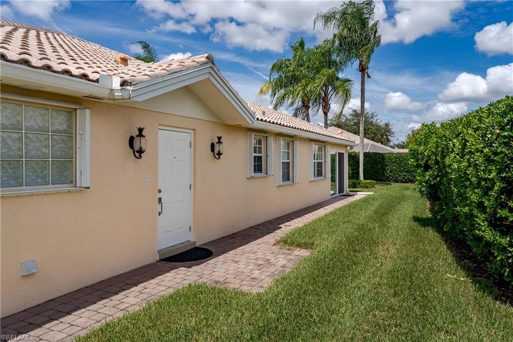 4949 Kingston Way, Naples, FL 34119-3