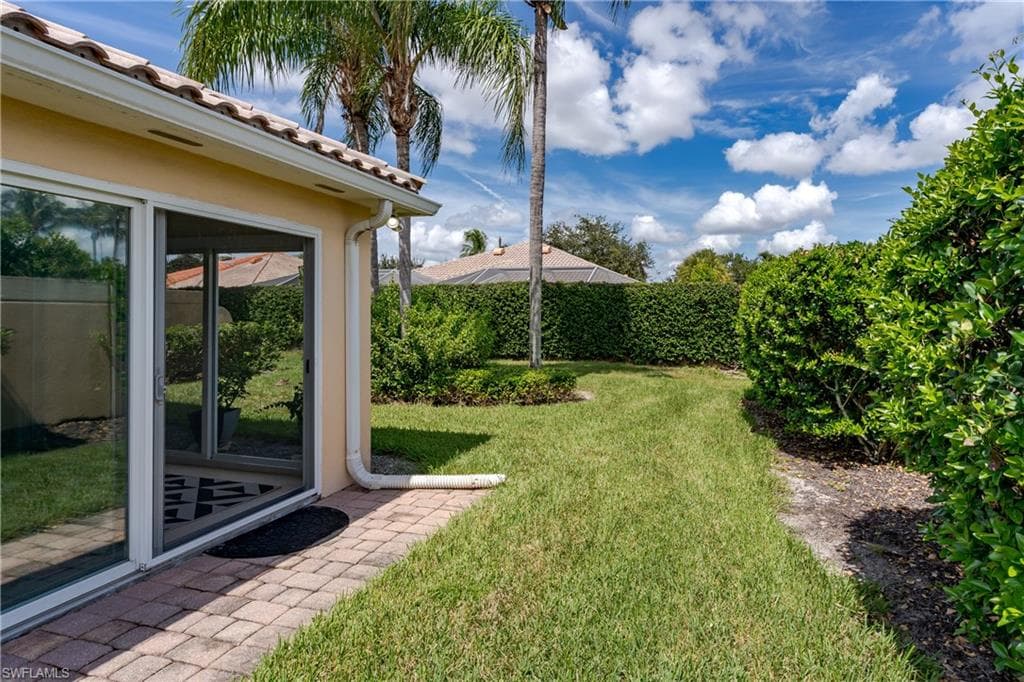 4949 Kingston Way, Naples, FL 34119-4