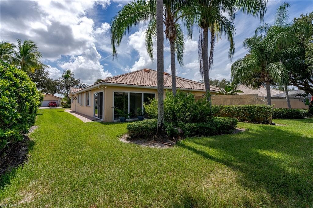 4949 Kingston Way, Naples, FL 34119-7