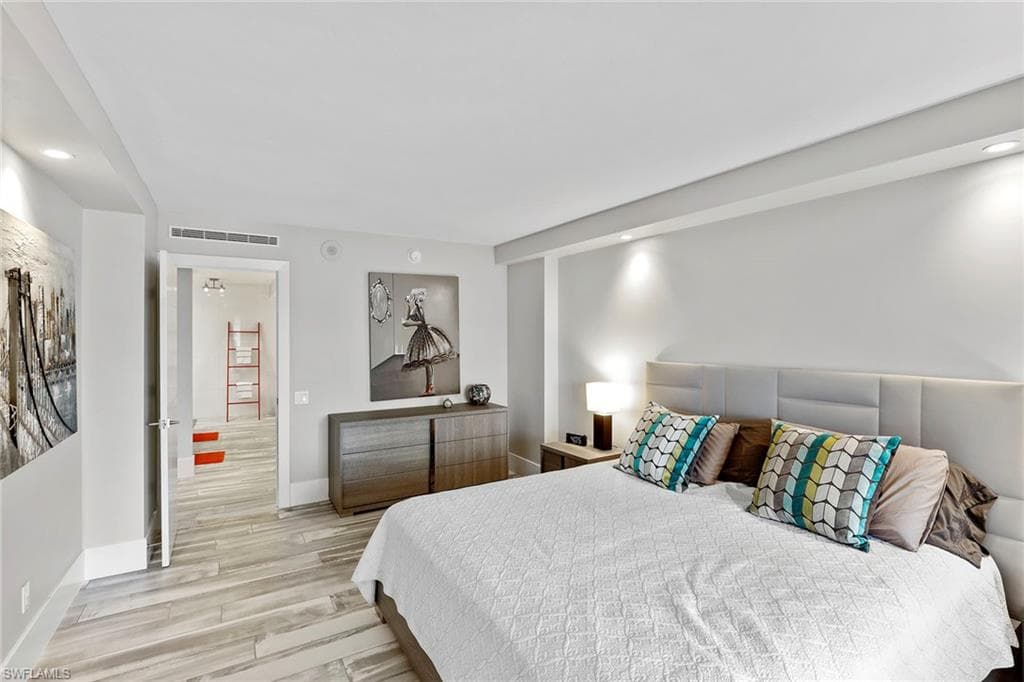 4401 Gulf Shore Blvd N C304, Naples, FL 34103-14