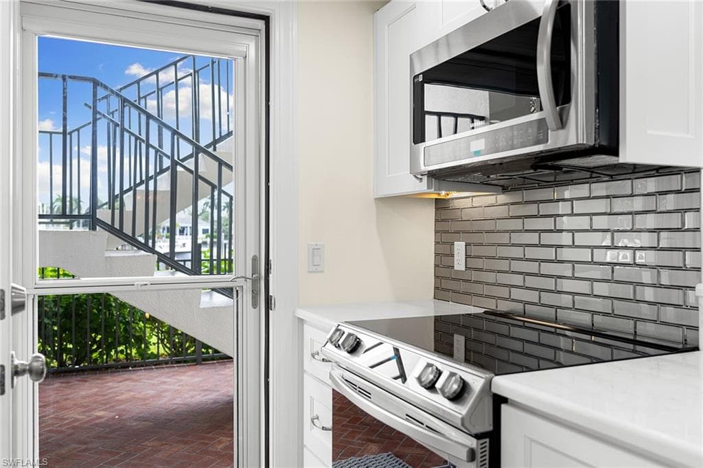 222 Harbour Dr 116, Naples, FL 34103-11