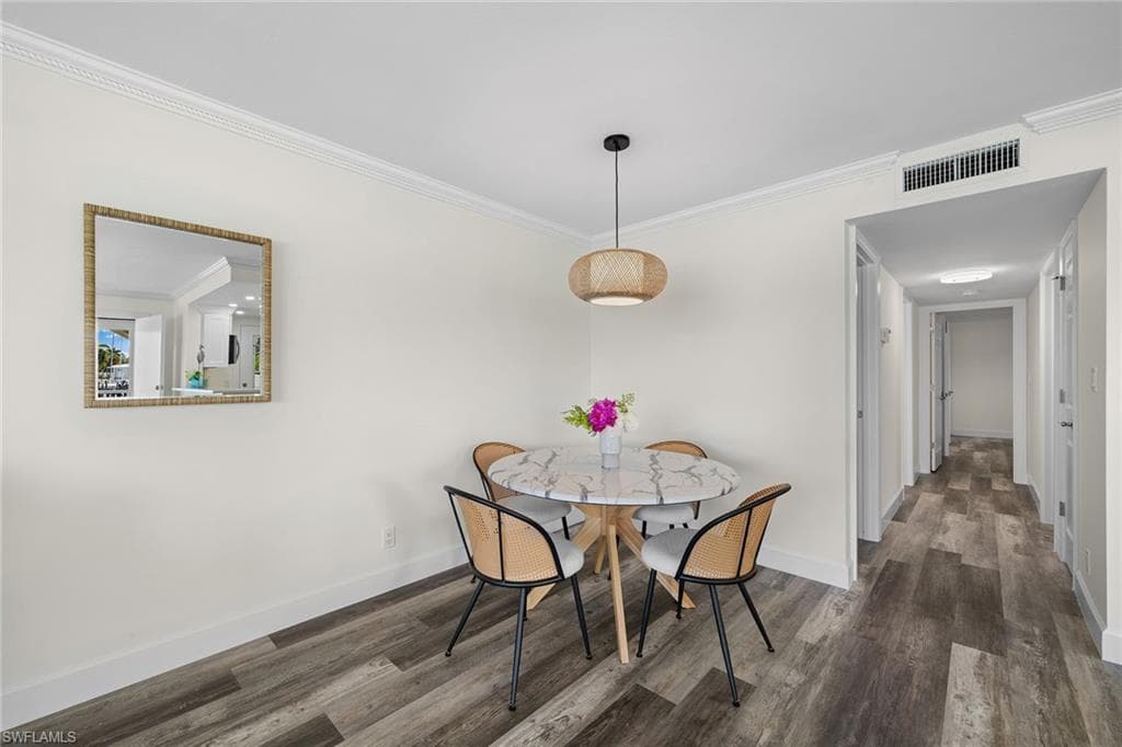 222 Harbour Dr 116, Naples, FL 34103-16