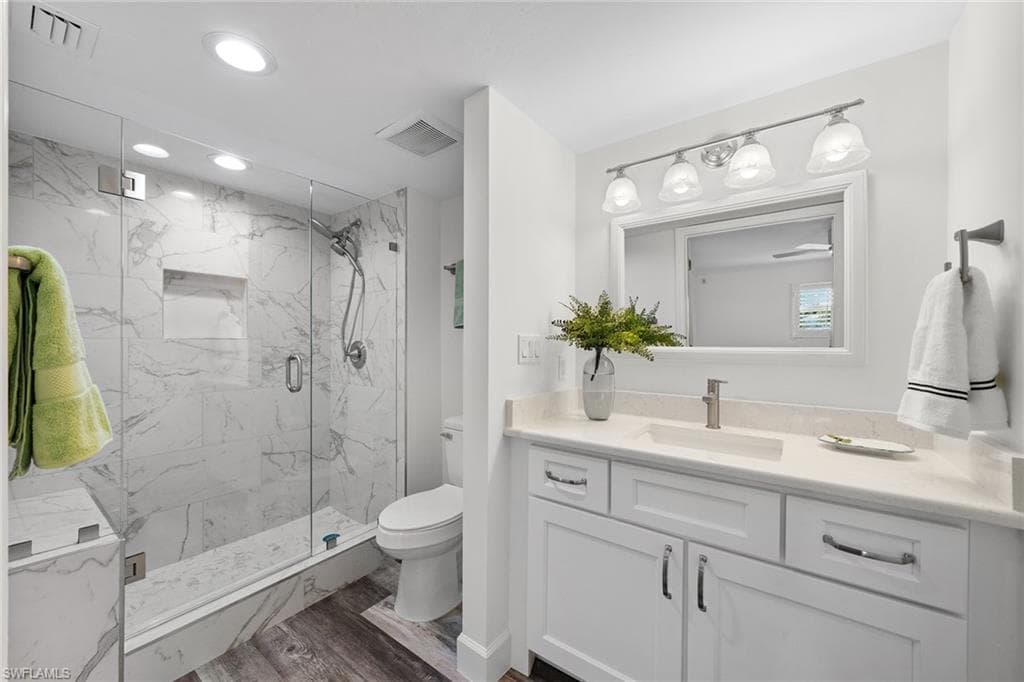 222 Harbour Dr 116, Naples, FL 34103-19