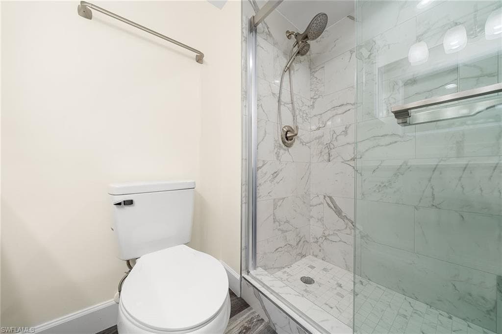 222 Harbour Dr 116, Naples, FL 34103-24