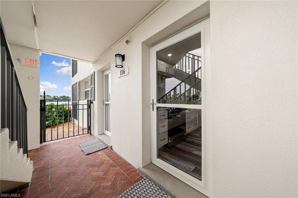 222 Harbour Dr 116, Naples, FL 34103-27