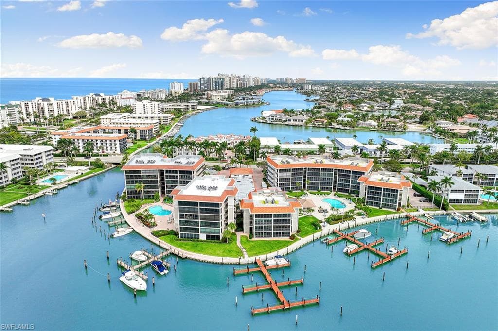 222 Harbour Dr 116, Naples, FL 34103-2