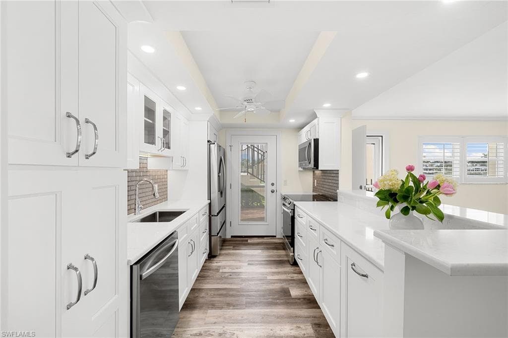 222 Harbour Dr 116, Naples, FL 34103-4