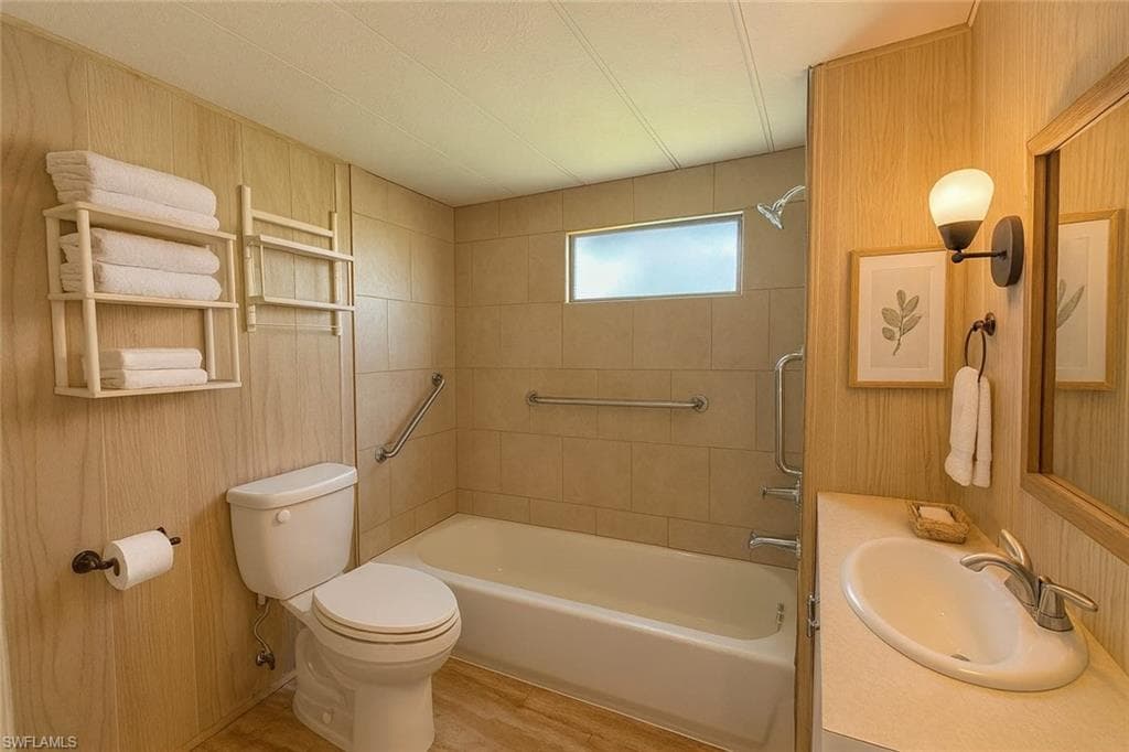72 San Remo Cir, Naples, FL 34112-31