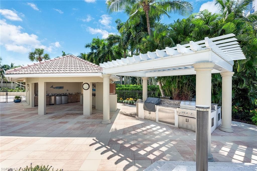 4401 Gulf Shore Blvd N 307, Naples, FL 34103-18