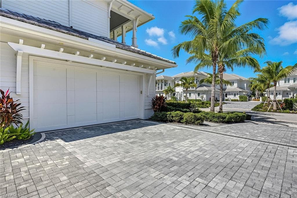 3290 Dorado Ln 201, Naples, FL 34114-35