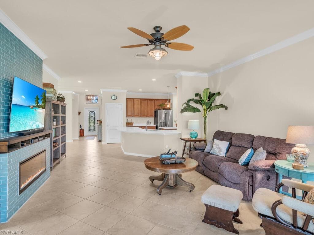 3817 Ruby Way, Naples, FL 34114-17