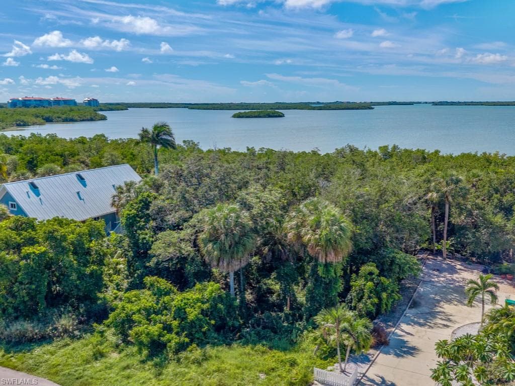 1989 Sheffield Ave, Marco Island, FL 34145-3