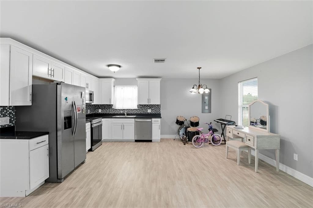 4421 Bessie Ave, Fort Myers, FL 33905-3
