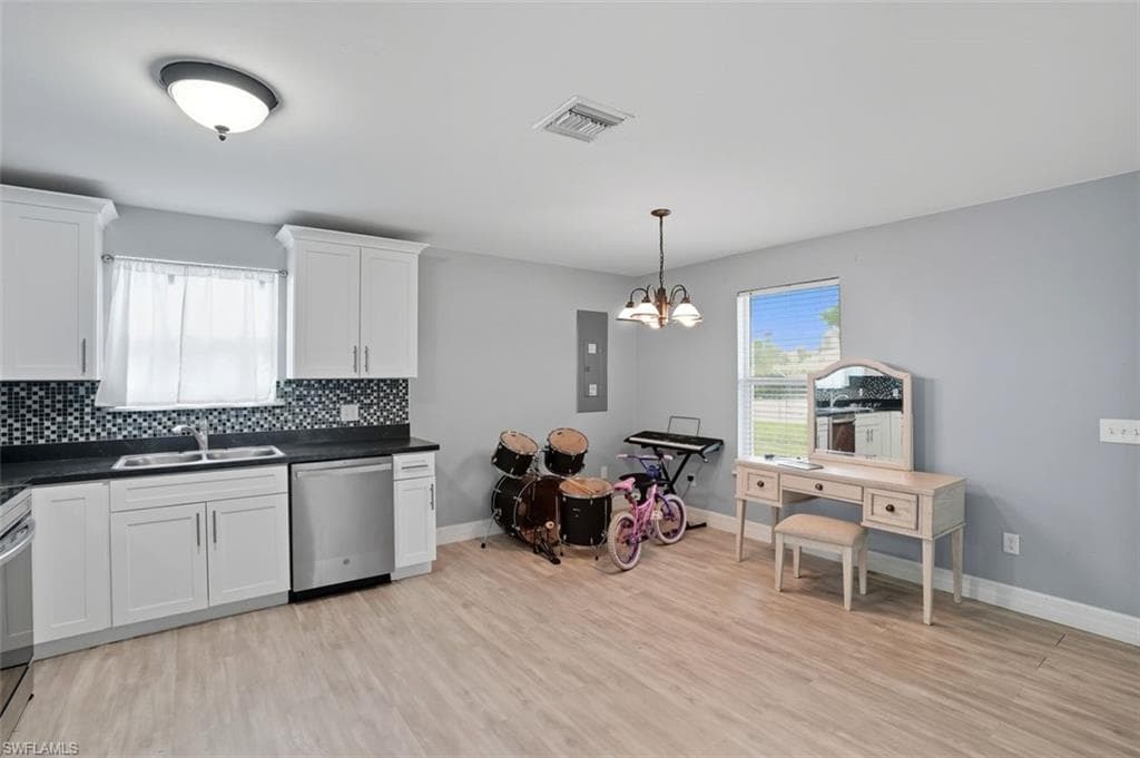 4421 Bessie Ave, Fort Myers, FL 33905-4