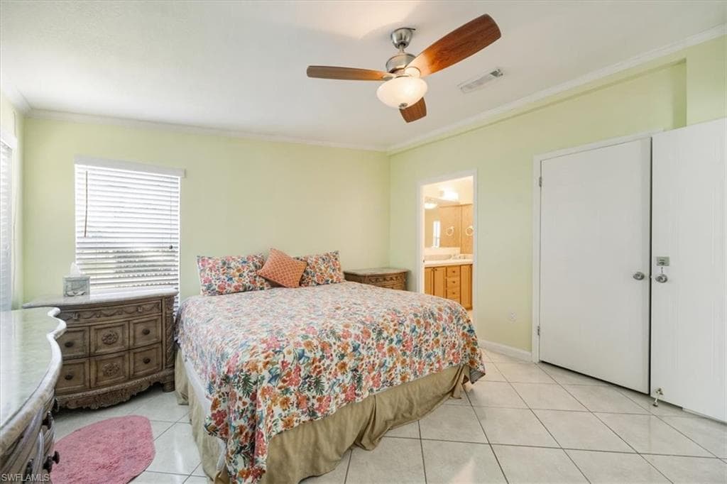 32 Sonderhen Dr, Naples, FL 34114-8210-12