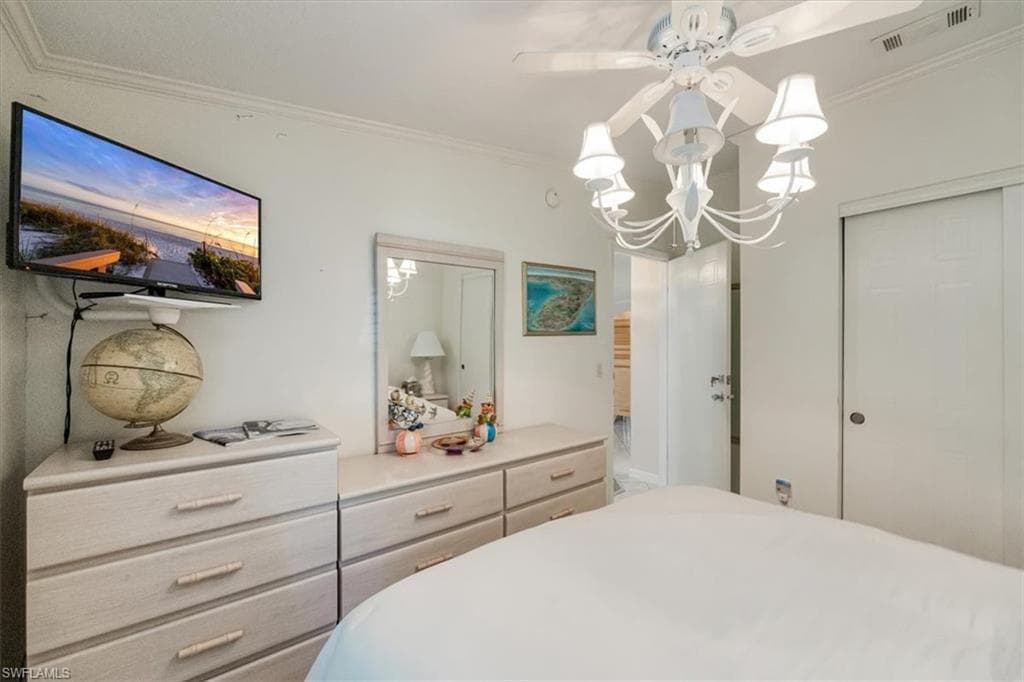 32 Sonderhen Dr, Naples, FL 34114-8210-18