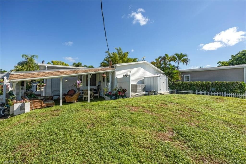 32 Sonderhen Dr, Naples, FL 34114-8210-23