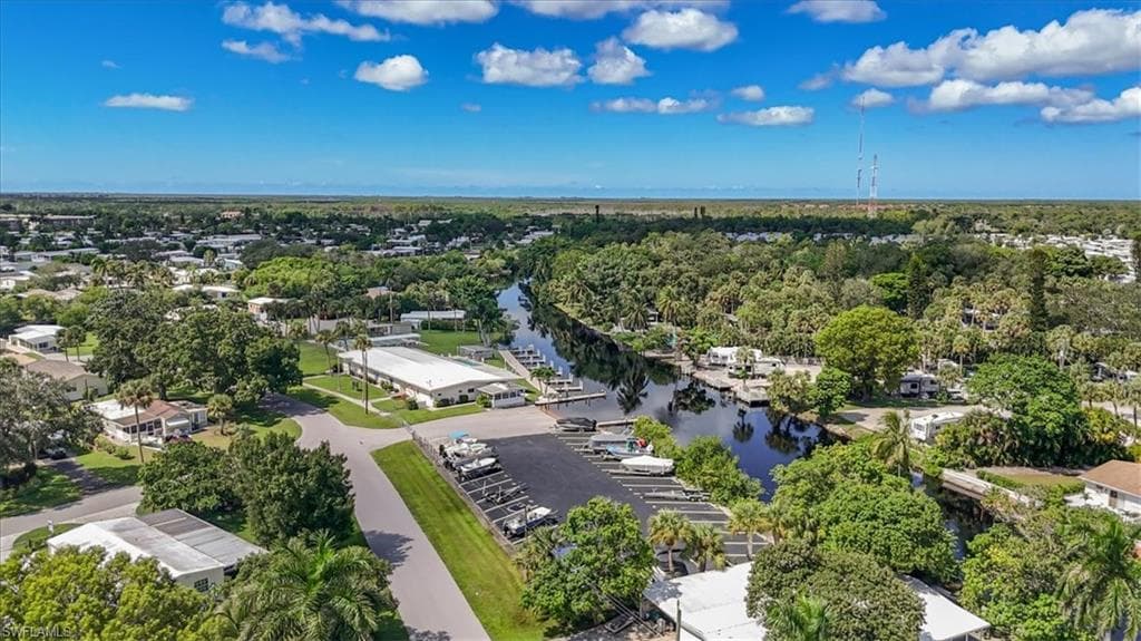 32 Sonderhen Dr, Naples, FL 34114-8210-34