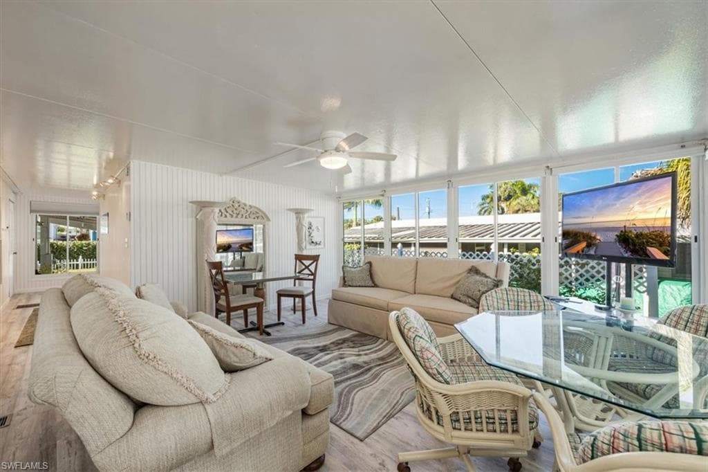 32 Sonderhen Dr, Naples, FL 34114-8210-4