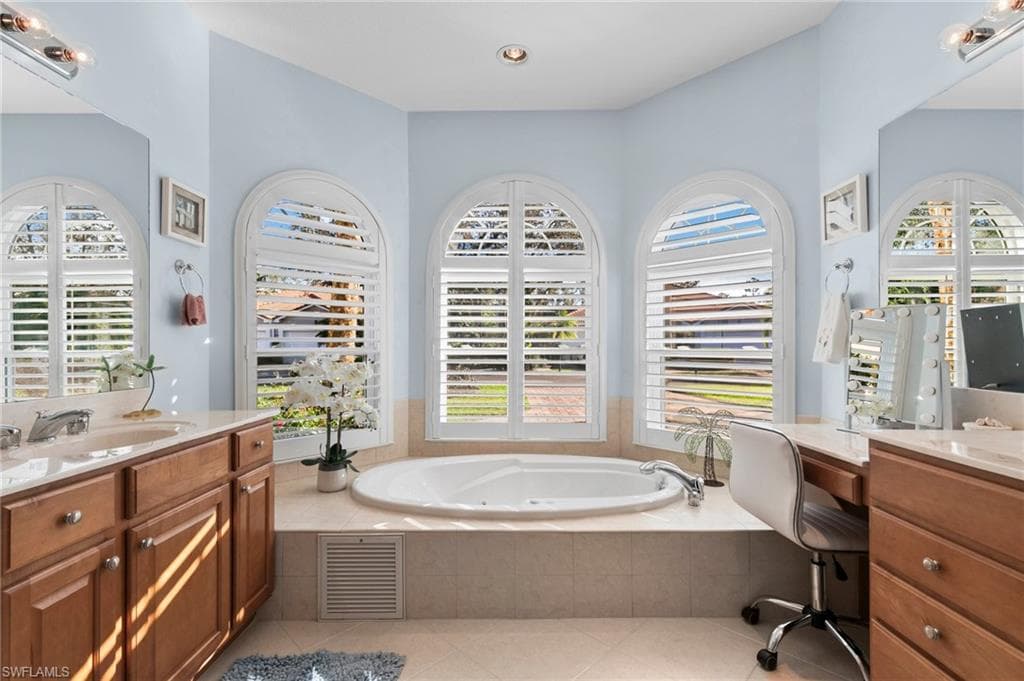 3954 Recreation Ln, Naples, FL 34116-17