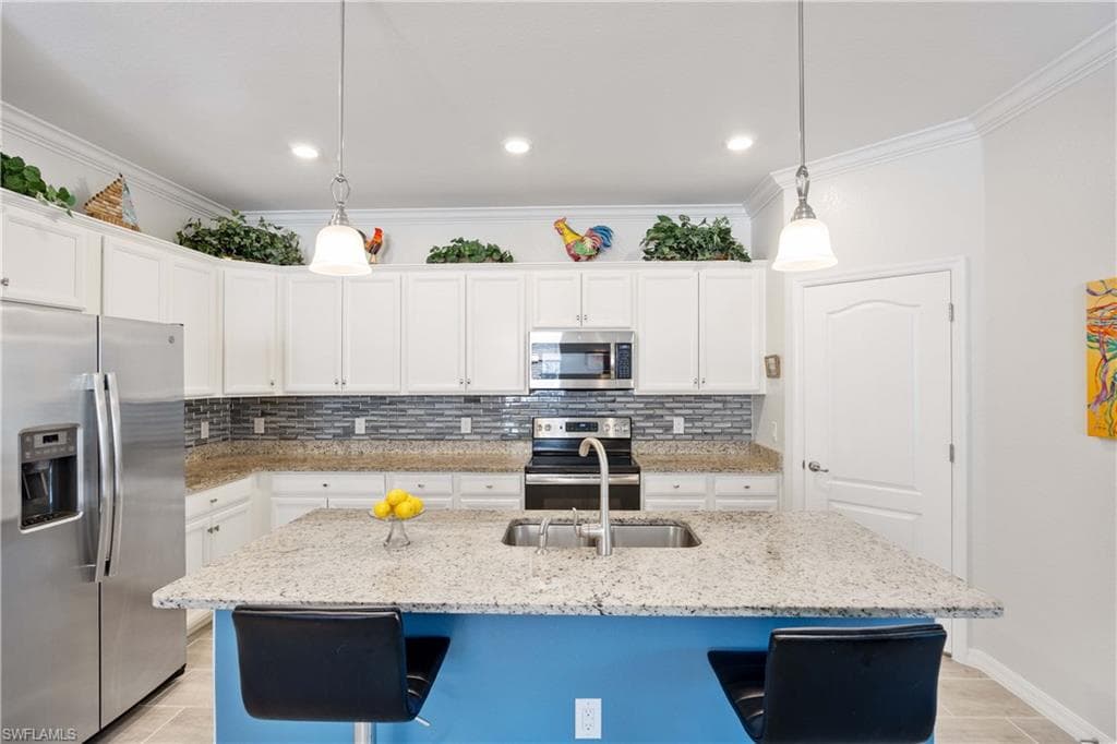 1602 Santiago Cir, Naples, FL 34113-14