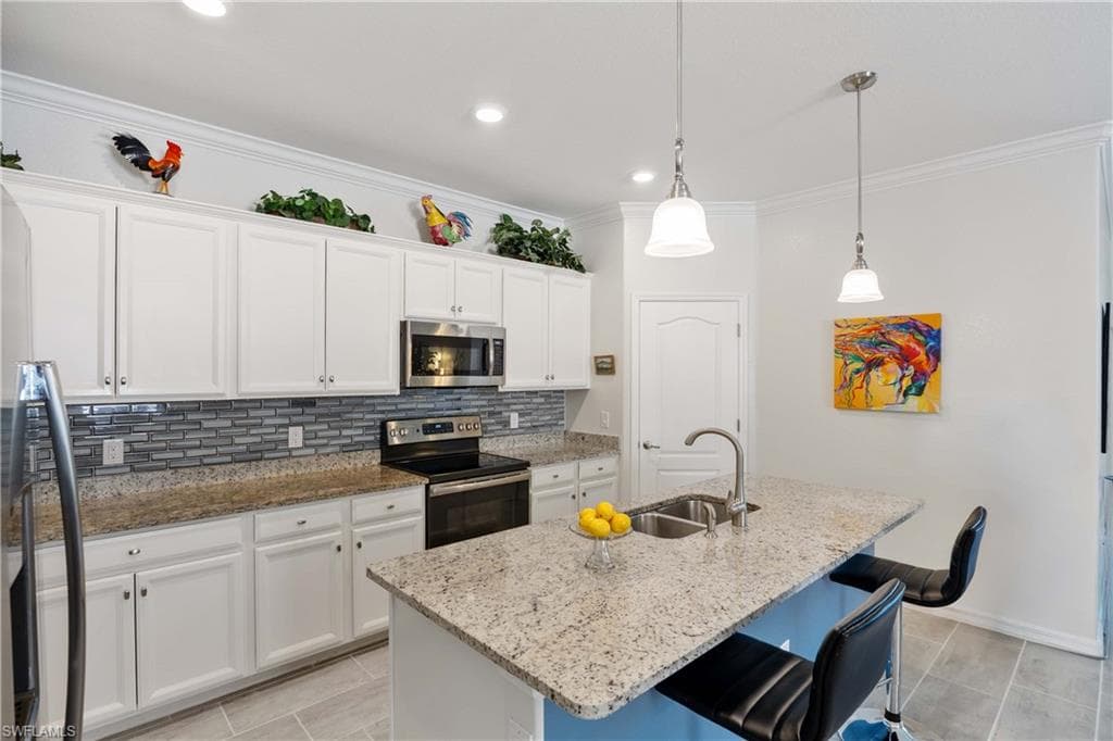 1602 Santiago Cir, Naples, FL 34113-15