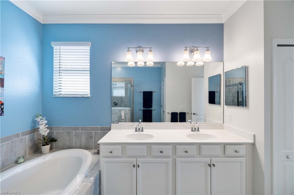 1602 Santiago Cir, Naples, FL 34113-24