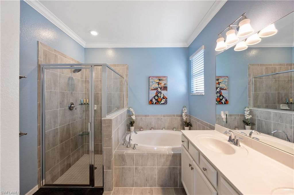 1602 Santiago Cir, Naples, FL 34113-25