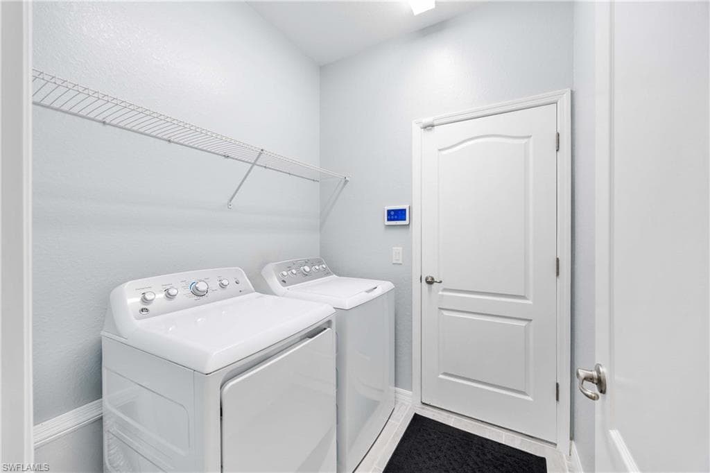 1602 Santiago Cir, Naples, FL 34113-26