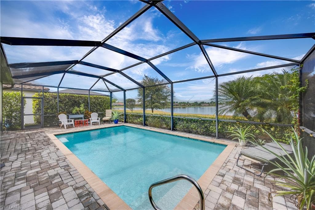 1602 Santiago Cir, Naples, FL 34113-29