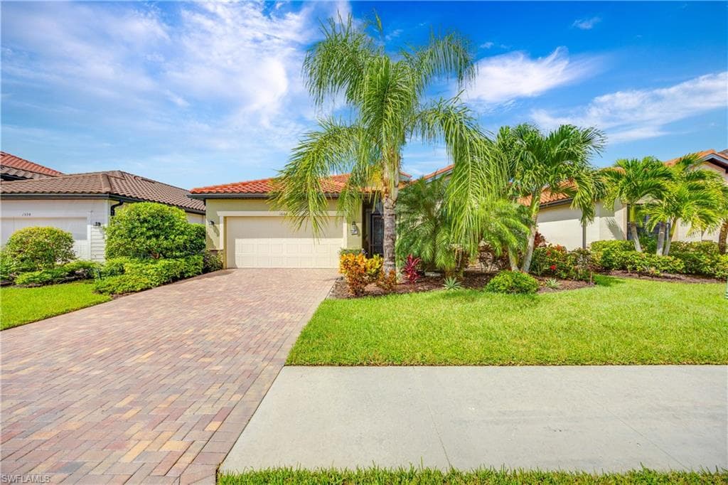 1602 Santiago Cir, Naples, FL 34113-4