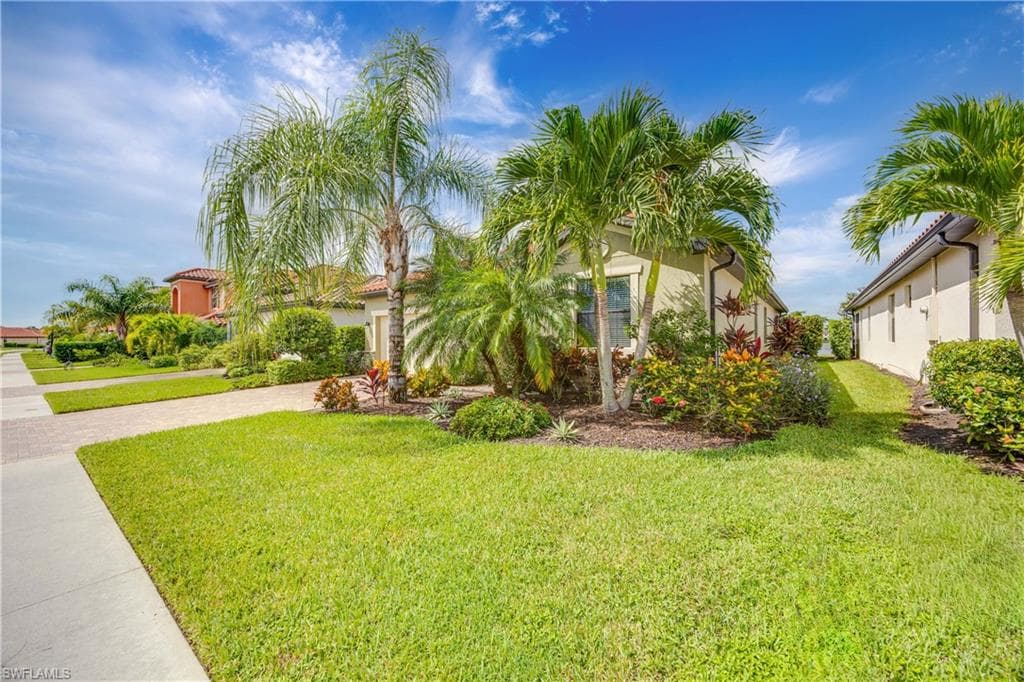 1602 Santiago Cir, Naples, FL 34113-5
