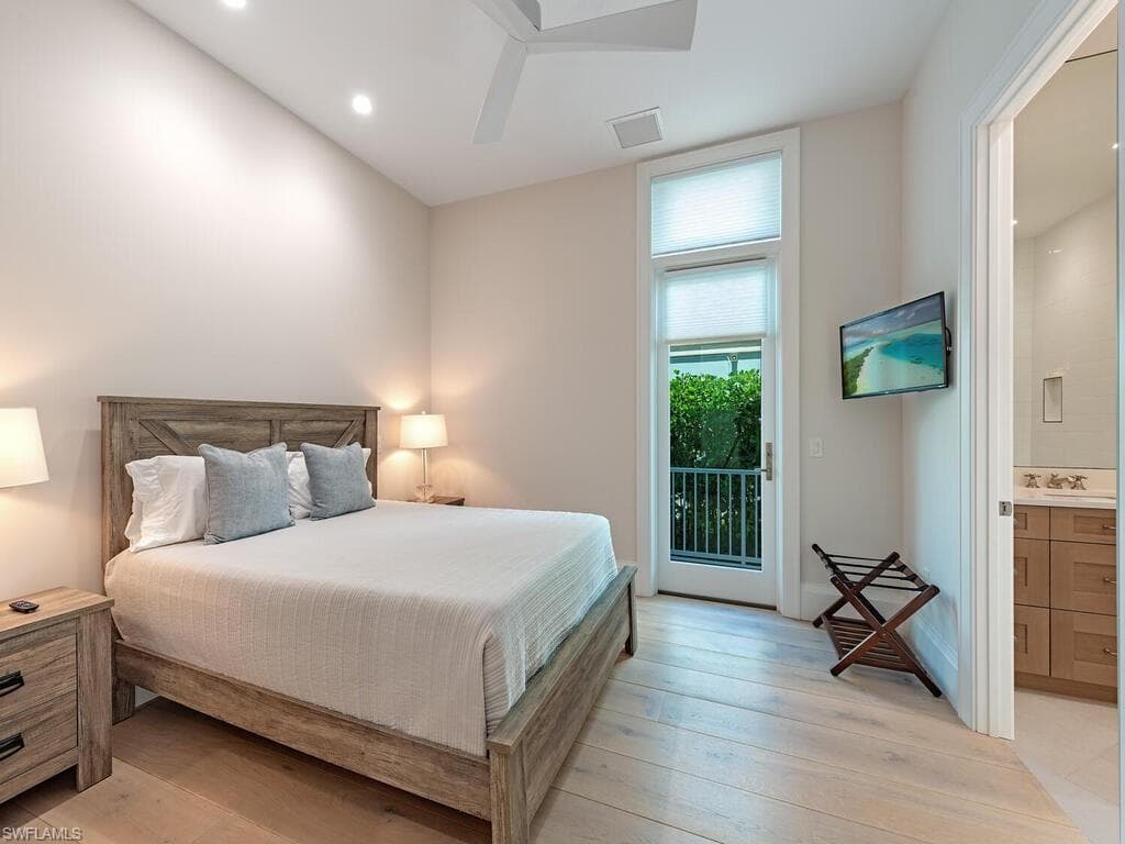 55 13th Ave S, Naples, FL 34102-23