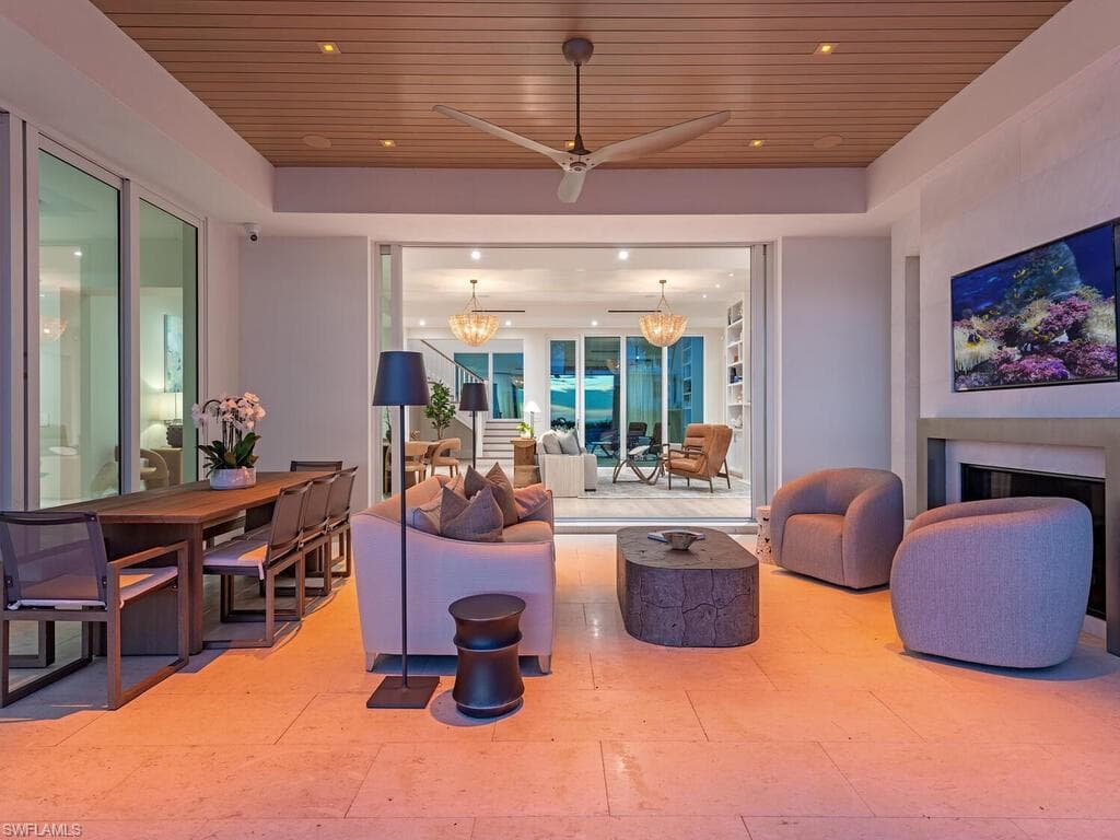 55 13th Ave S, Naples, FL 34102-25