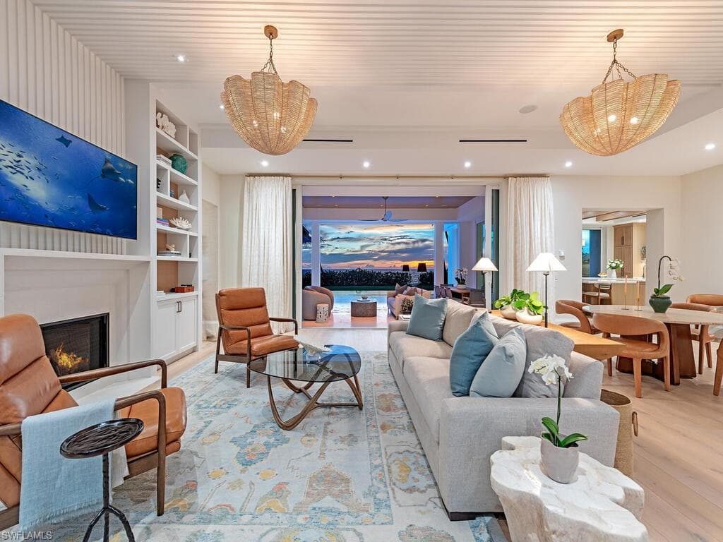 55 13th Ave S, Naples, FL 34102-3