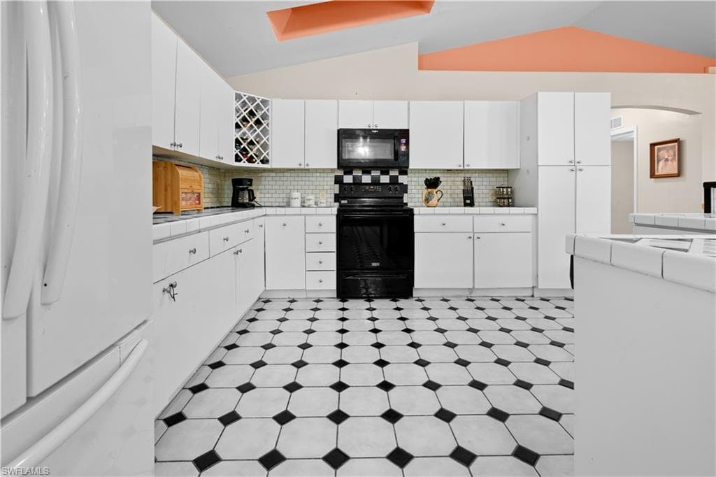 540 7th St SW, Naples, FL 34117-7
