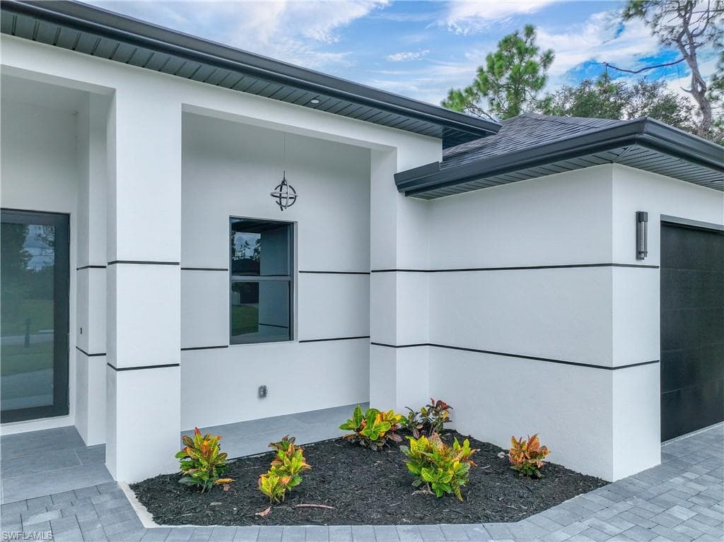 3905 Sunset Rd, Lehigh Acres, FL 33971-4