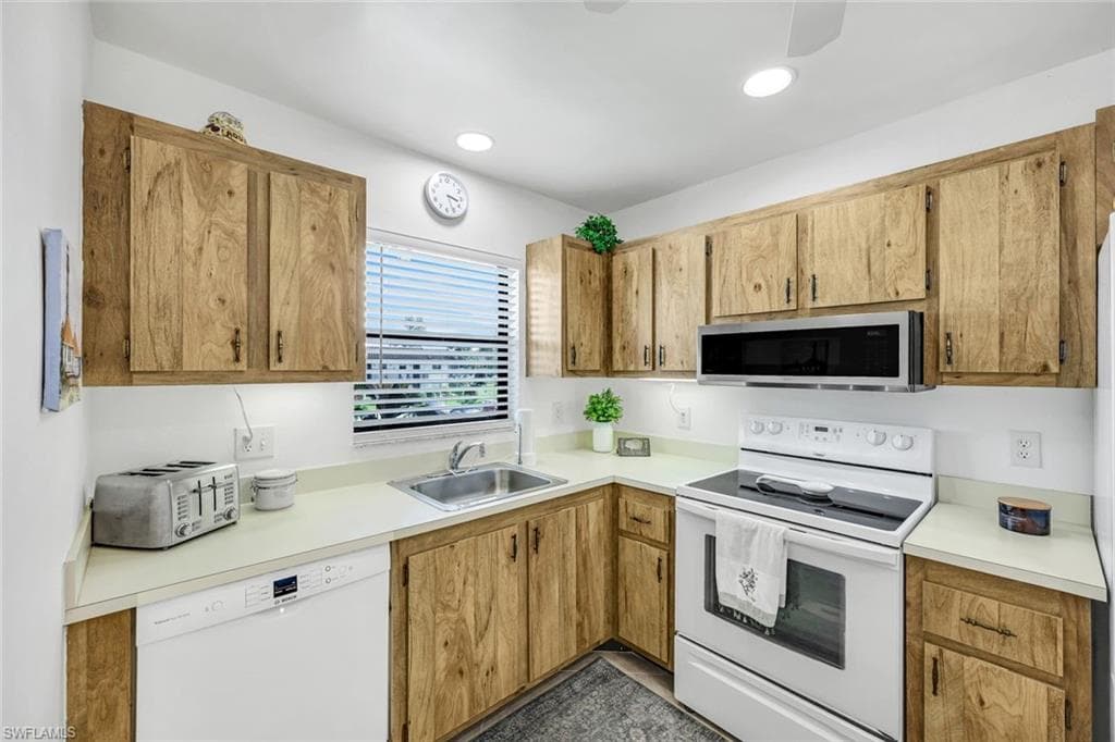4186 27th Ct SW 204, Naples, FL 34116-9