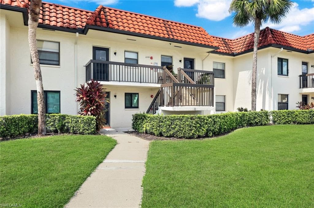 4186 27th Ct SW 204, Naples, FL 34116-18