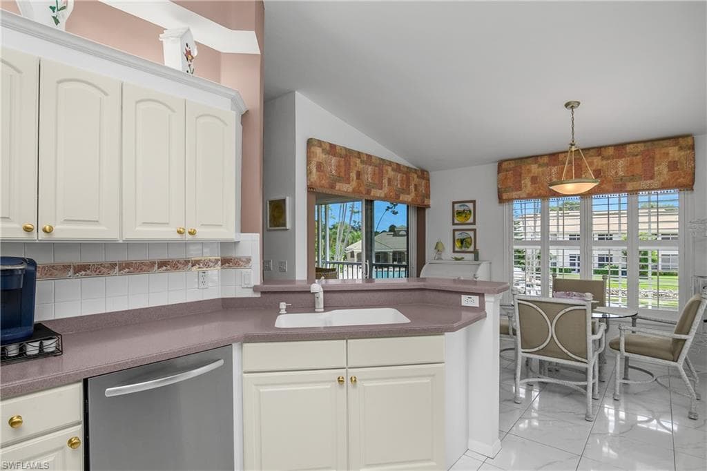 5643 Sandlewood Ct 2004, Naples, FL 34110-19